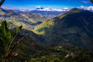 il sorprendente paesaggi di il centrale intervalli su il salita per il alto di lettere fra il città di fresno e manizales nel Colombia foto