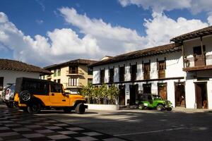 bellissimo strada di il eredità cittadina di salamina collocato a il caldas Dipartimento nel Colombia. colorato sìpao. foto