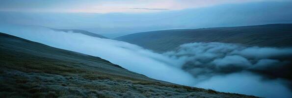 montagna nebbia paesaggio Visualizza foto