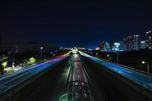 un' notte traffico marmellata a il urbano strada nel tokyo largo tiro foto