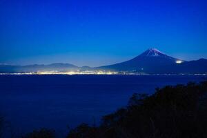 un' alba paesaggio di mt fuji vicino suruga costa nel shizuoka foto