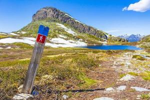 percorso di trekking a veslehodn montagna veslehorn cascata hydnefossen hemsedal norvegia.
