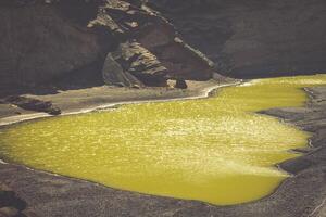 verde laguna a EL golfo, lanzarote, canarino isole, Spagna. foto