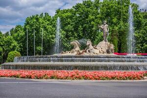 Fontana di Nettuno fuente de neptuno uno di il maggior parte famoso punto di riferimento di Madrid, Spagna foto