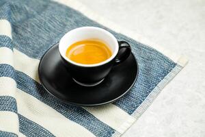caffè espresso caffè includere zucchero, latte isolato su tovagliolo superiore Visualizza bar prima colazione bevanda foto