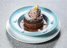 caffè espresso cioccolato neve montagna caldo torta servito nel piatto isolato su sfondo superiore Visualizza di hong kong dolce cibo foto
