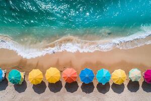 ai generato superiore Visualizza di mare e colorato sole ombrelli su sabbia spiaggia foto