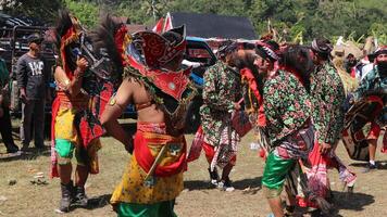 reog tradizionale danza a partire dal Indonesia a il indonesiano indipendenza giorno carnevale evento. foto