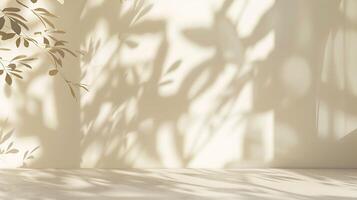 minimalista astratto dolce leggero beige sfondo per Prodotto presentazione con leggero e e intricato ombra a partire dal il finestra e vegetazione su parete, foto