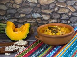 settentrionale locro piatto e ingredienti, tipico per celebrare nazionale giorni nel argentina. tradizionale gastronomia foto