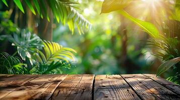 il vuoto di legno tavolo superiore con sfocatura sfondo di amazon foresta pluviale esuberante Immagine, foto