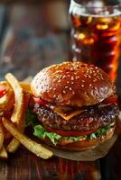 gustoso hamburger con francese patatine fritte e un' Coca Cola foto