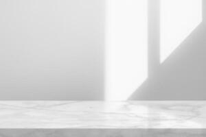 marmo tavolo con bianca sfondo struttura sfondo con leggero fascio e ombra a partire dal finestra foto