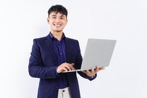 foto di giovane asiatico uomo d'affari su bianca sfondo