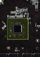 un' Marrone stampato circuito tavola con un' processore patata fritta e memoria strisce. elettronico componenti su il grafica carta. foto