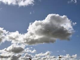 estate nuvole nel il cielo sfondo foto