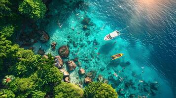 aereo tiro di snorkeling nel chiaro blu acque foto