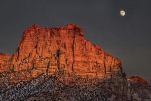 Luna al di sopra di Sion foto