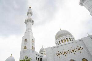 il più grande moschea su il assolo centrale Giava mesjid sceicco zayed. il foto è adatto per uso per Ramadhan manifesto e musulmano soddisfare media.