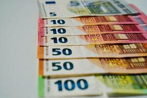 banconote e monete in euro foto