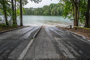 barca rampa a il lago foto