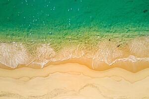 orizzonte porto aereo serenità cattura bellissimo spiaggia sabbia a partire dal sopra, un' tranquillo arazzo di costiero bellezza foto