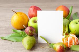 carta e bianca carta modello armonizzato con fresco frutta, lavorazione un' visivo sinfonia di abile design e culinario delizia, dove sano ingredienti merge nel un' festa di vivace immagini foto