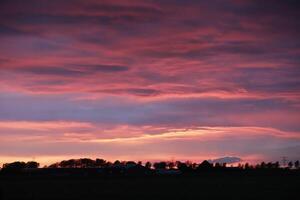 colorato tramonto nel il Olanda foto