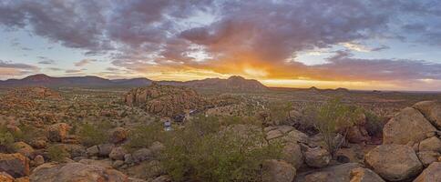 panoramico immagine di damaraland nel namibia durante tramonto foto