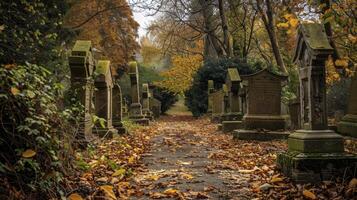 serenità tra il foglie, tranquillo, calmo cimitero con antico lapidi, impostato nel un autunnale paesaggio foto