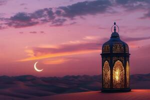 un' lanterna con un intricato design raggiante dolcemente nel il deserto a crepuscolo contro un' mezzaluna Luna, Ramadan e santo mese concetto, foto