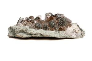 macro minerale pietra quarzo clorite paligorskite roccia su un' bianca sfondo foto