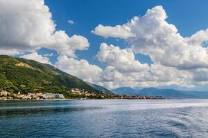 baia di kotor nel il Adriatico mare, montenegro. mare crociera vicino il costa. foto