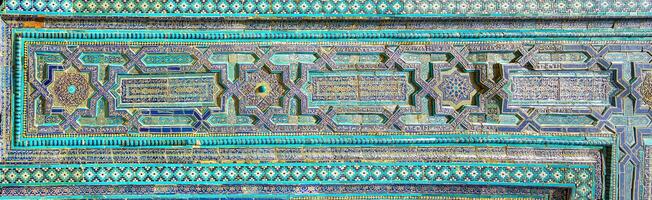 geometrico tradizionale islamico ornamento. frammento di un' ceramica mosaico. foto