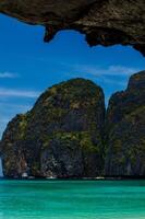 maya baia - bellissimo spiaggia nel phi phi isola - Tailandia, marzo 2024 foto