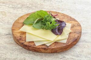 formaggio di capra a fette per colazione foto