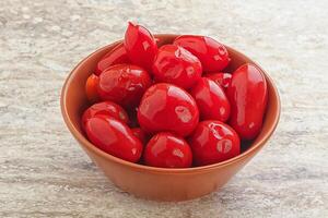 pomodoro rosso marinato - vitamine in salamoia foto