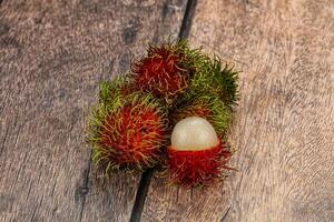 dolce succoso tropicale frutta rambutan foto