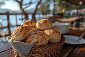 pao de queijo brasiliano formaggio pane nel il cucina tavolo professionale pubblicità cibo fotografia foto