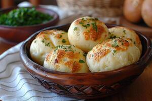 pao de queijo brasiliano formaggio pane nel il cucina tavolo professionale pubblicità cibo fotografia foto