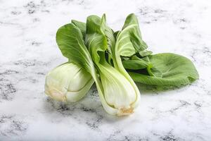 asiatico cucina fresco crudo insalata pak choi foto