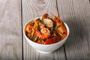 tailandese tradizionale tom yum la minestra foto