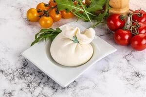 cremoso italiano tradizionale burrata formaggio foto