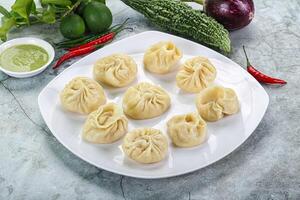 nepalese al vapore Ravioli momo con salse foto