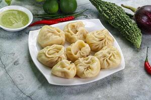 nepalese al vapore Ravioli momo con salse foto