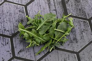 verde rucola mucchio al di sopra di sfondo foto