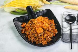 indiano cucina - biryani riso con gamberetto foto