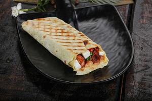 shawarma con pollo e verdure foto