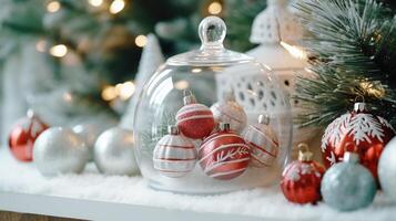 Natale decorazioni avvicinamento contro il sfondo di un' Natale albero foto