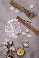 tver, Russia - febbraio 18, 2024. tarocco carte, tarocco carta divinazione, fortuna raccontare. occultismo, esoterico formazione scolastica. foto